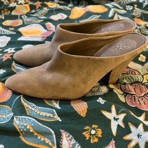 LAST CHANCE💥 Vince Camuto Suede Emberly Mule